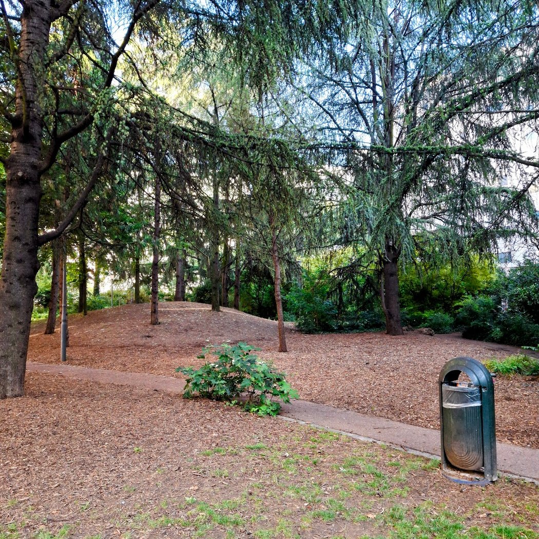 cardinal de Richelieu Garden 2